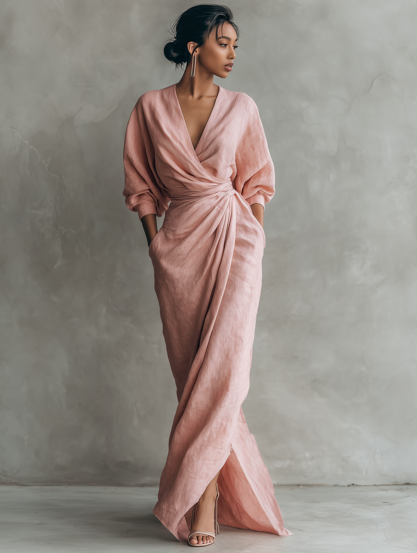 Vestido largo minimalista rosa con escote en V, de mezcla de lino