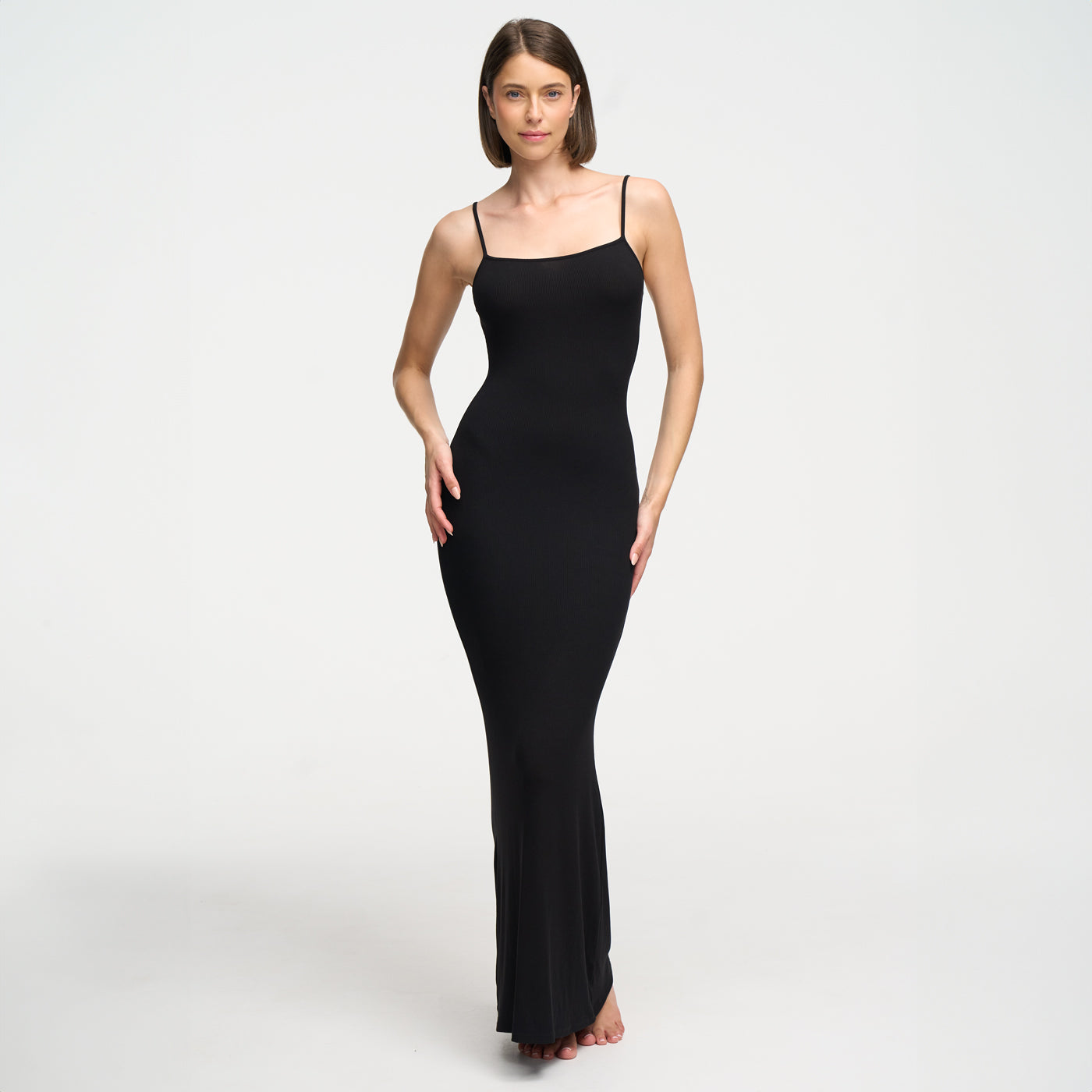 Vestido largo tipo camiseta con canalé