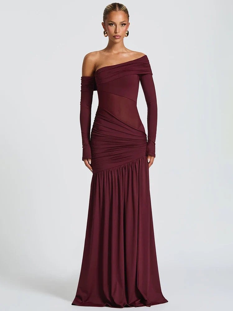 Vestido largo con un solo hombro y abertura alta