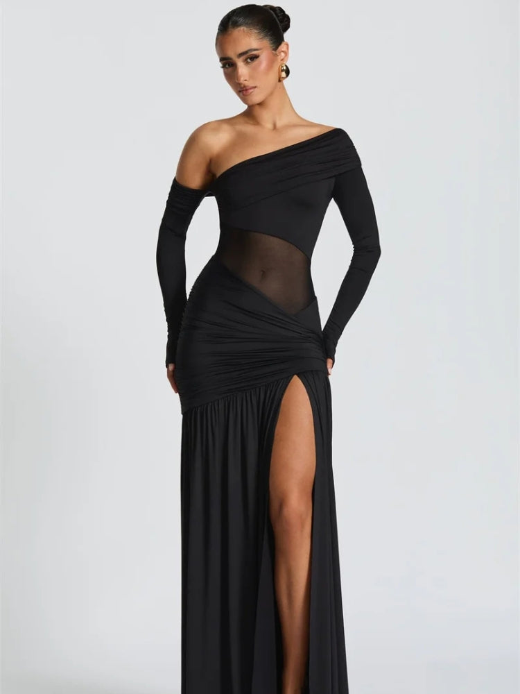 Vestido largo con un solo hombro y abertura alta