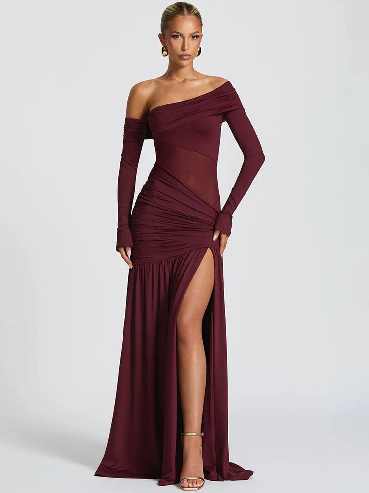 Vestido largo con un solo hombro y abertura alta