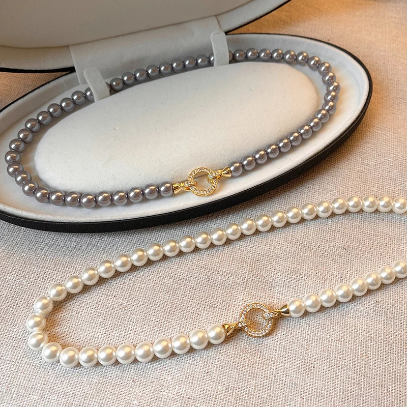 Collar con cierre de anilla y perlas