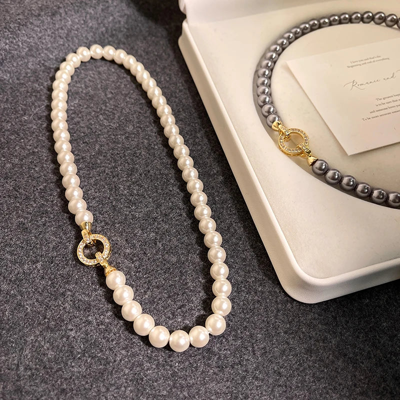 Collar con cierre de anilla y perlas