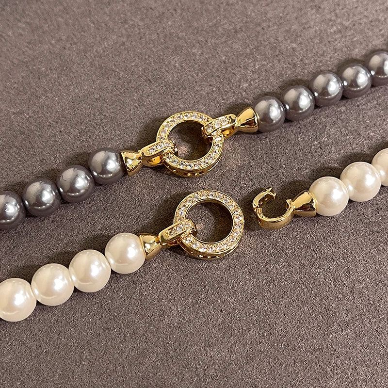 Collar con cierre de anilla y perlas