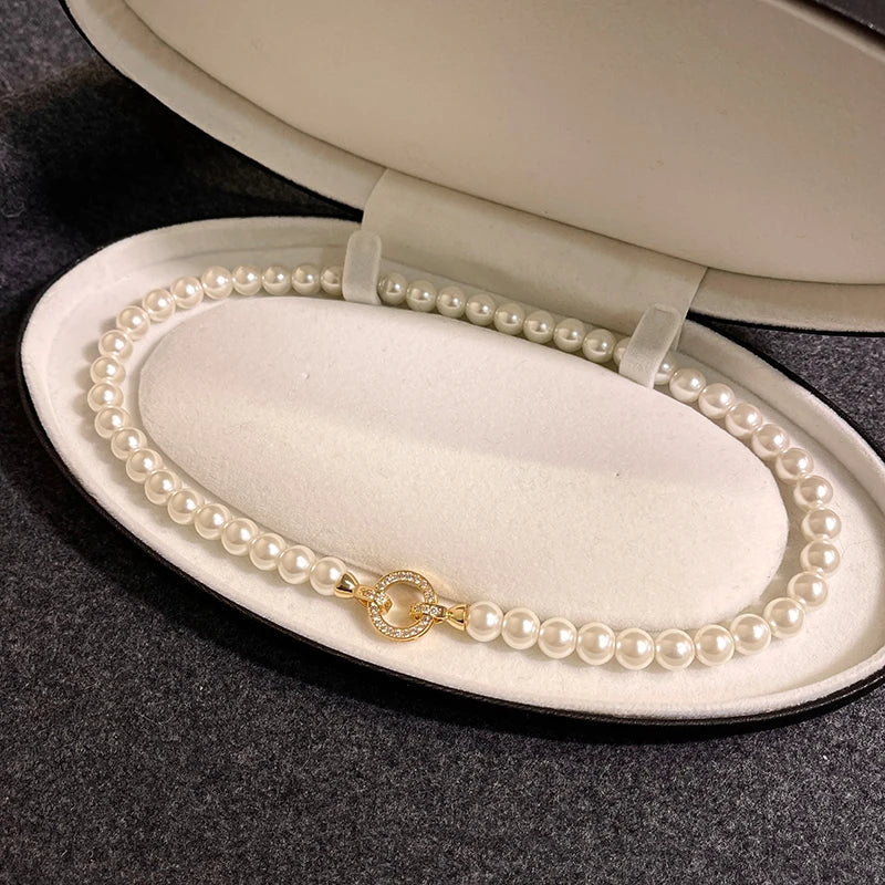 Collar con cierre de anilla y perlas