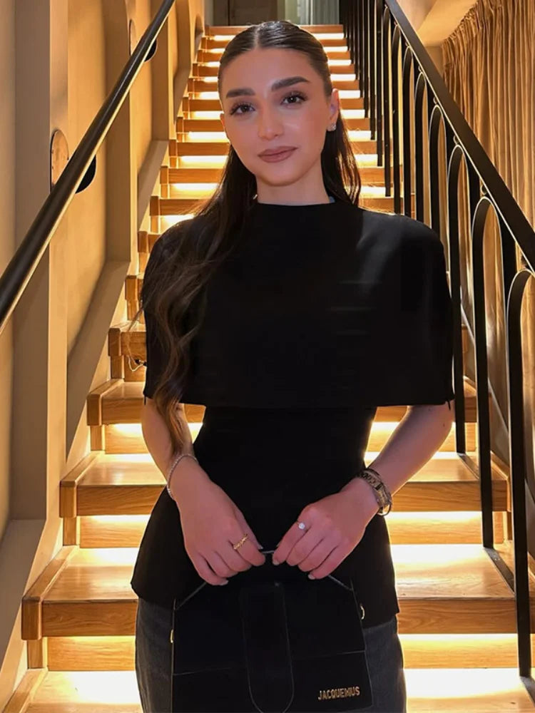 Top-capa de cuello alto negro para mujer