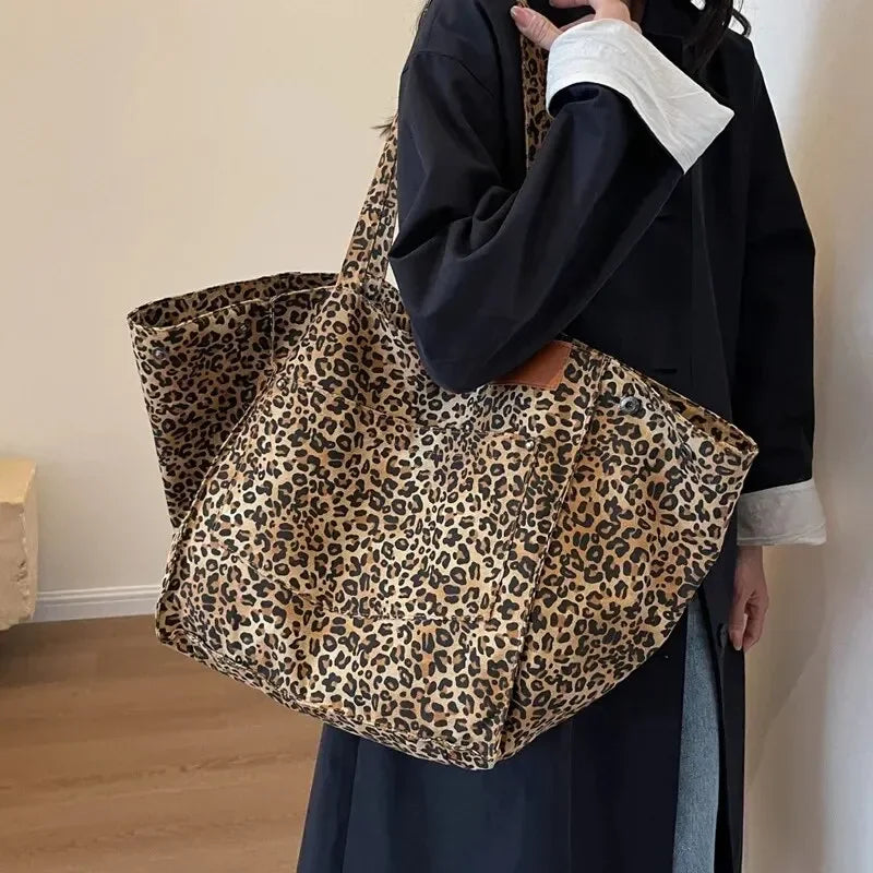 Bolso de lona con estampado de leopardo retro