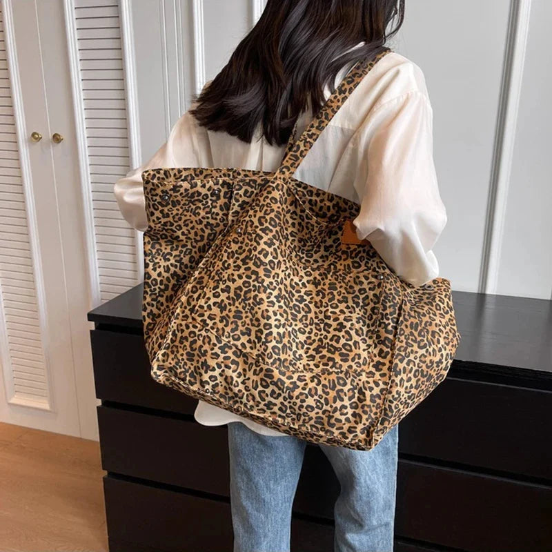 Bolso de lona con estampado de leopardo retro
