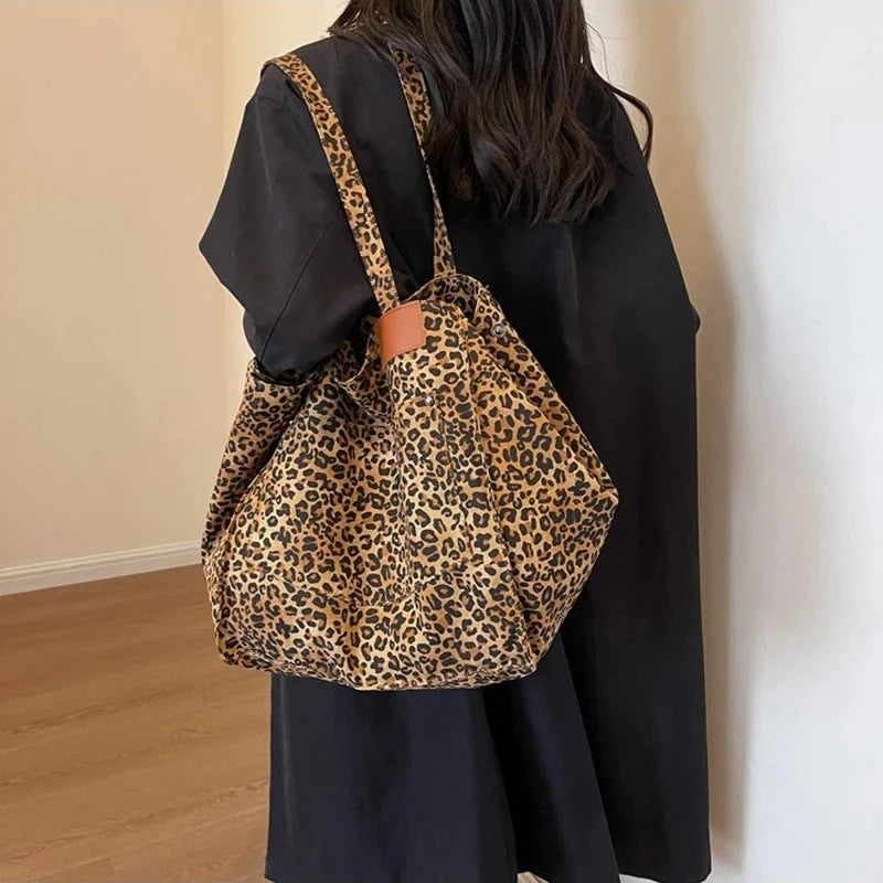 Bolso de lona con estampado de leopardo retro