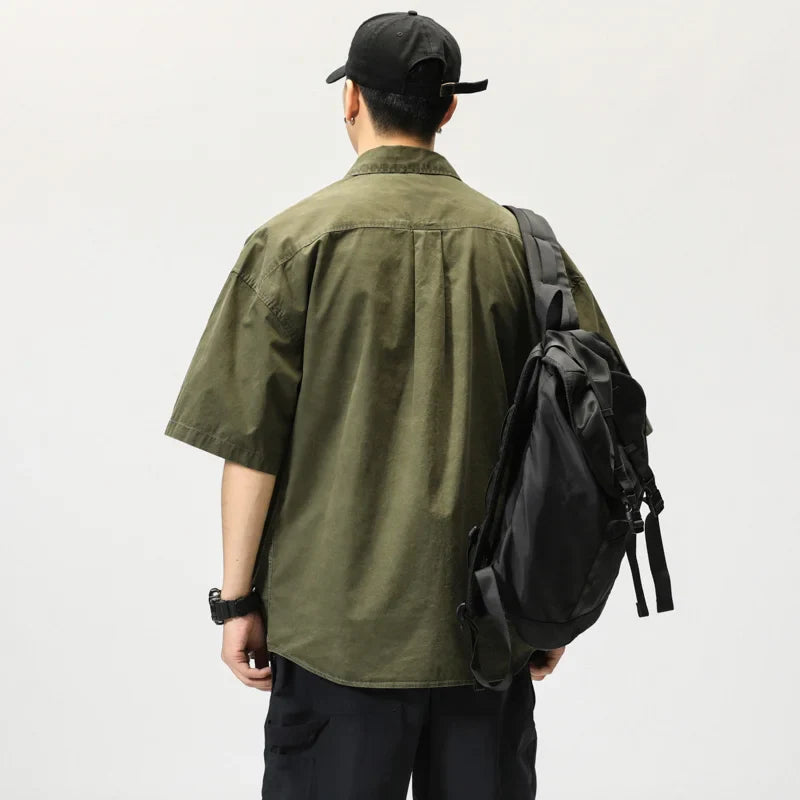Camisa básica con bolsillos