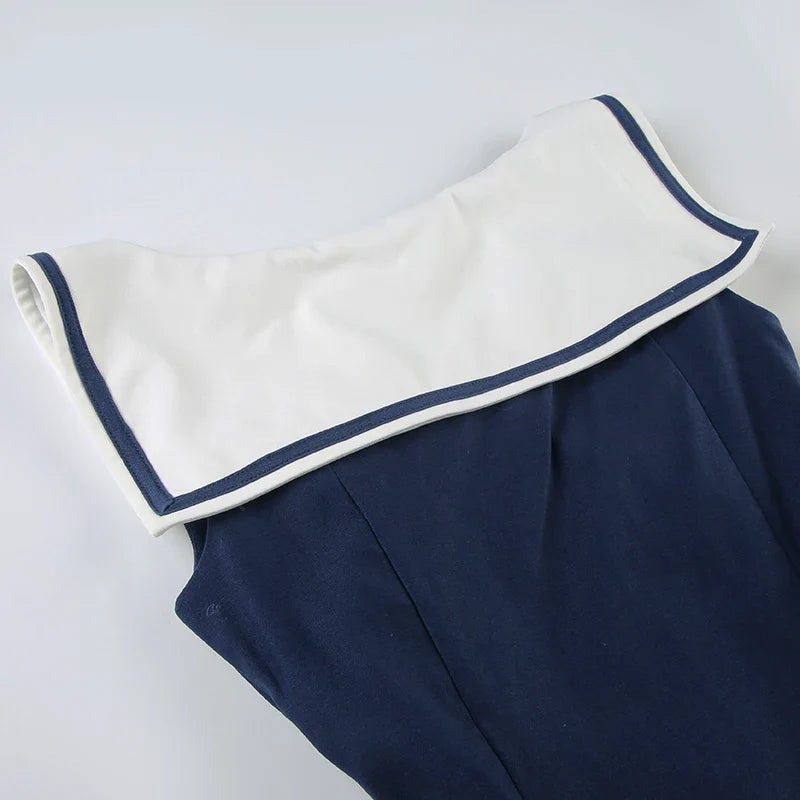 Vestido corto con botones de estilo náutico