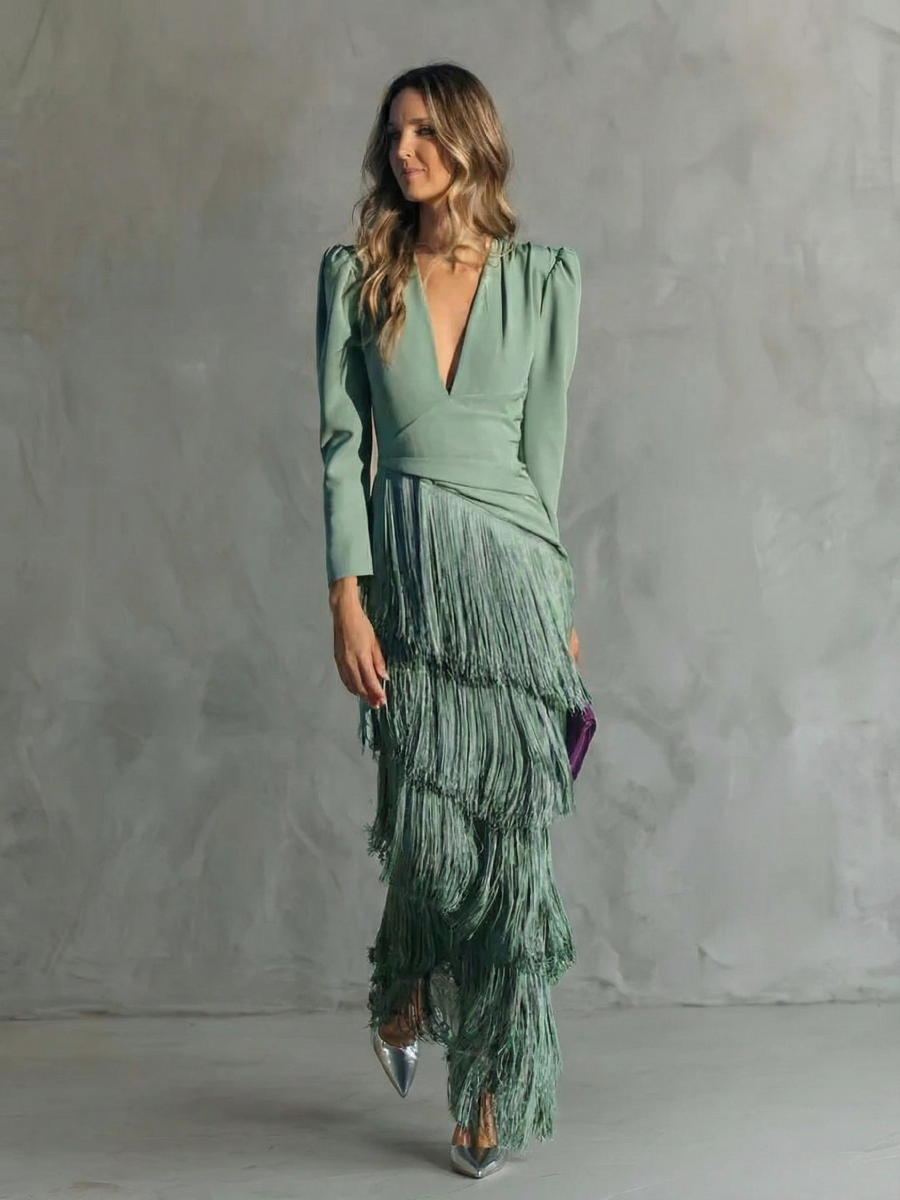 Alessia: elegante vestido con mangas de flecos