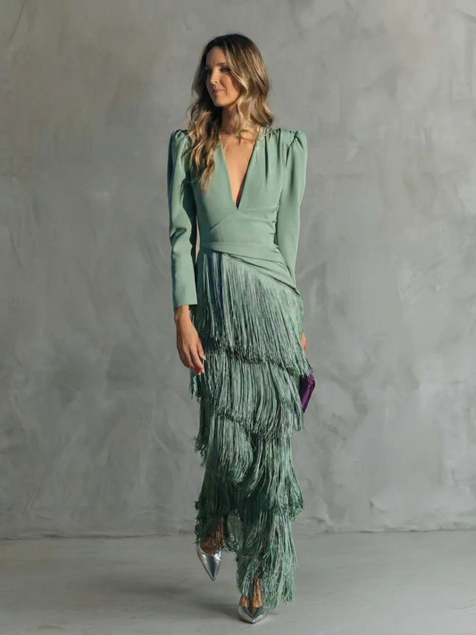 Alessia: elegante vestido con mangas de flecos
